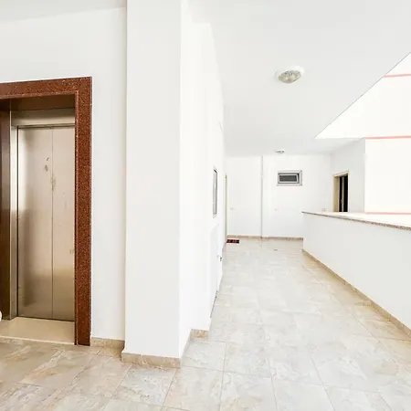 Unbelievable 1213 Apartment