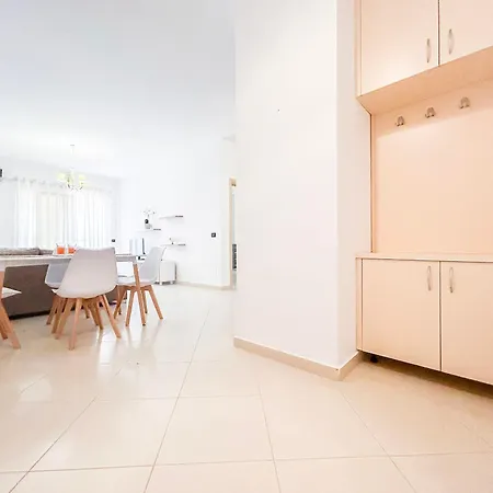 Apartment Unbelievable 1213 *